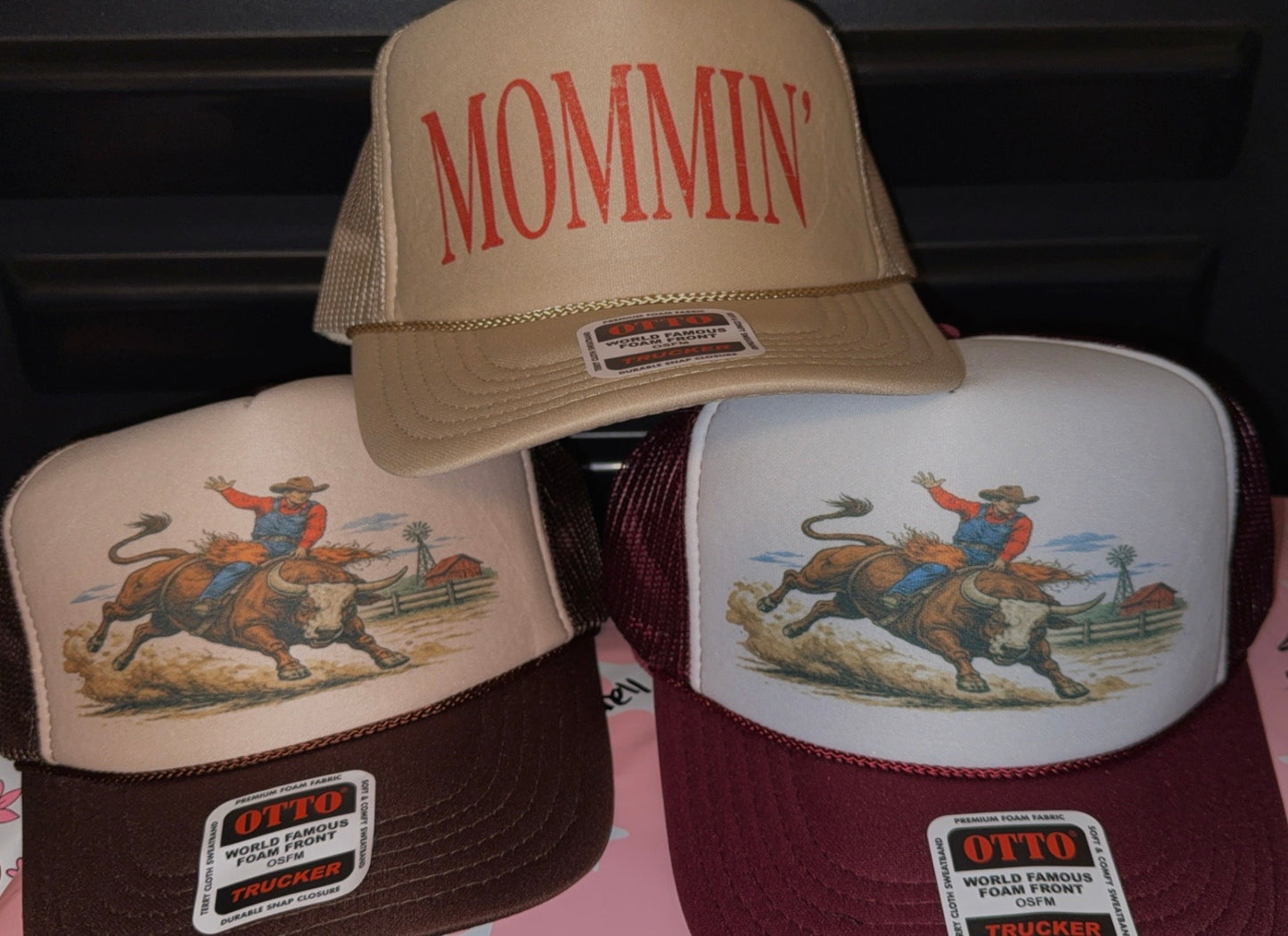 MOMMIN' Trucker Hat