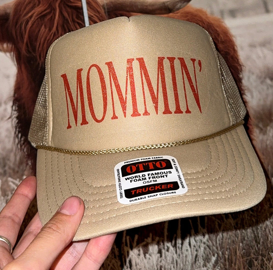 MOMMIN' Trucker Hat