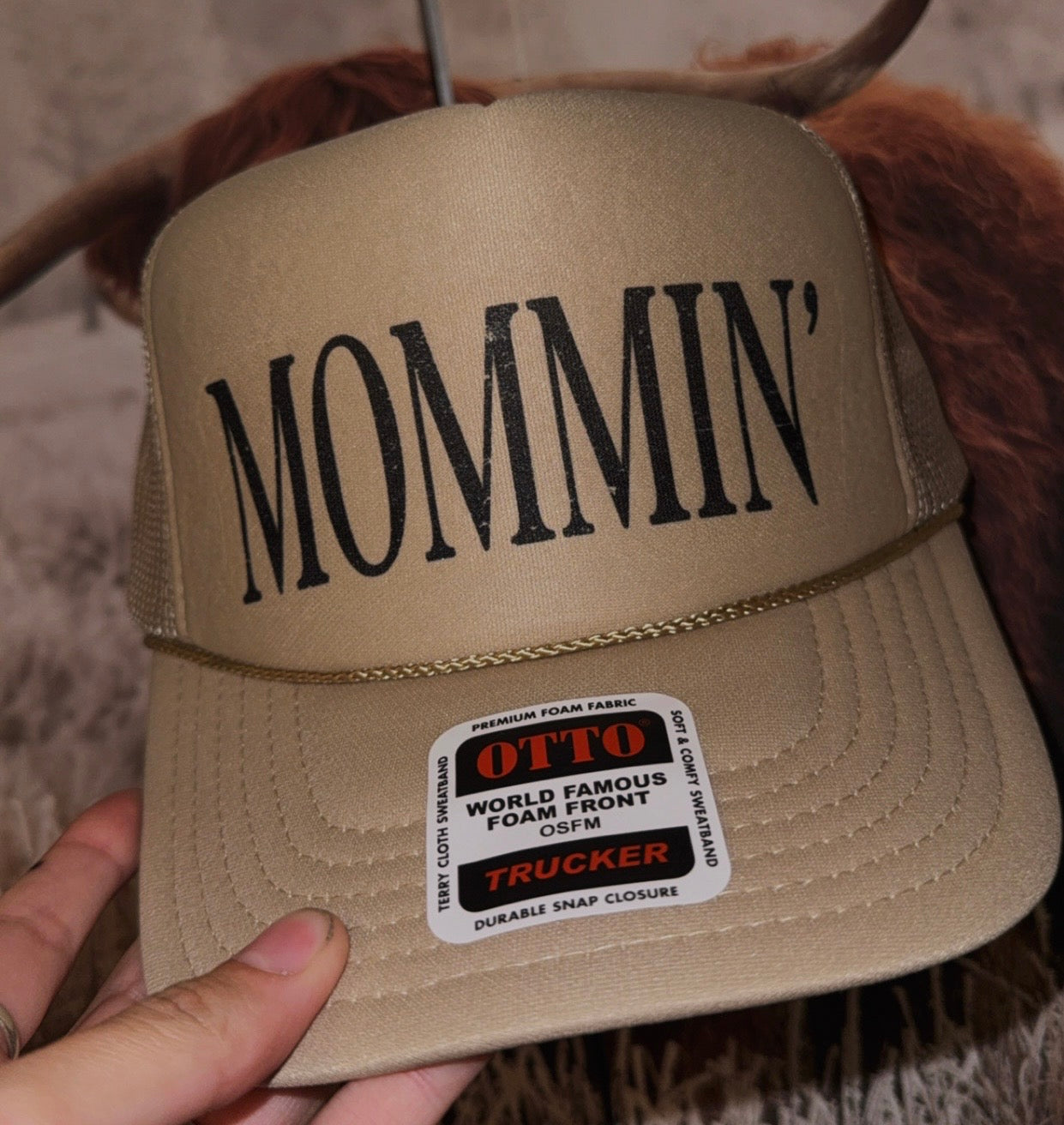 MOMMIN' Trucker Hat